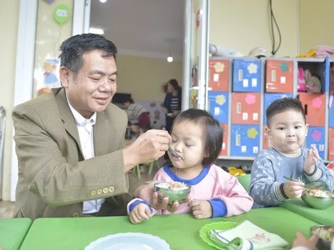 Những thầy giáo đặc biệt ở Thanh Hoá: 30 năm làm "người cha thứ 2" của trẻ