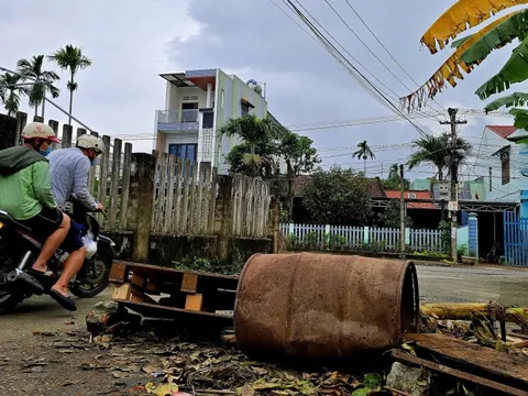 Cả khu dân cư dựng barie tự chế, ngăn xe né trạm BOT ở Đà Nẵng