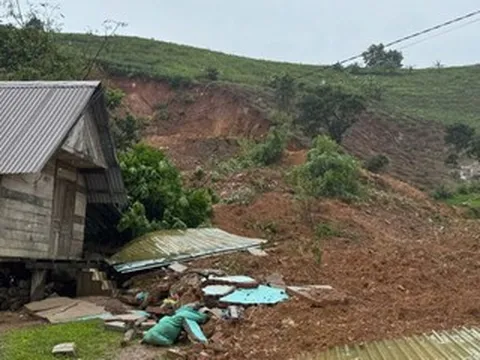 Quả đồi bị sạt lở, 'nuốt chửng' một nhà dân ở Đắk Lắk