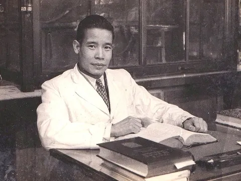 Nhớ bụi phấn trên mái tóc thầy cô - Kỳ 2: Bài học tiếng Việt của giáo sư hóa