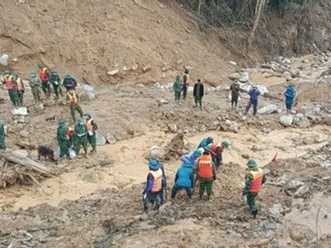 Tìm thấy thi thể đầu tiên trong vụ sạt lở vùi lấp 3 người ở Đà Nẵng