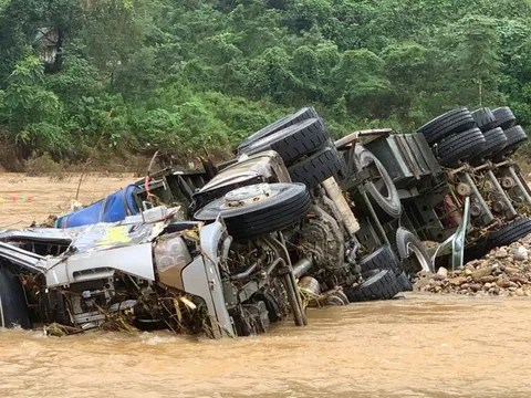 Tìm thấy "vật bất ly thân" của tài xế xe đầu kéo mất tích ở Quảng Trị