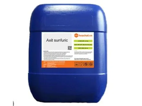 100 can axit sunfuric bị cuốn trôi trong lũ, công an phát cảnh báo nguy hiểm