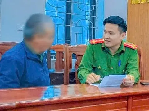 Nghe điện thoại từ số lạ, cụ ông 77 tuổi mang 300 triệu đồng đến ngân hàng chuyển tiền