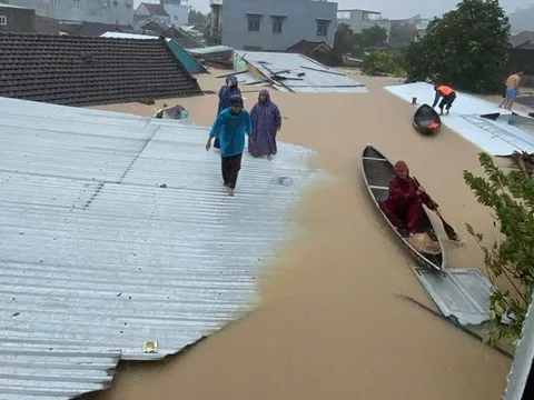 Lũ trên 2 sông ở Đắk Lắk và Khánh Hòa vượt lịch sử 1993 và 1986, bao giờ miền Trung mới giảm mưa?