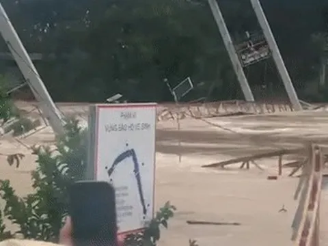 Ít nhất 50 người chết và mất tích, sân bay, đường sắt qua miền Trung bị tê liệt