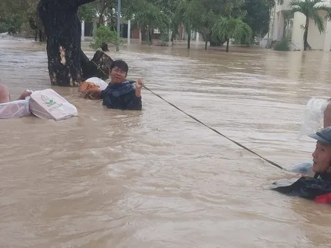 Lũ ở các sông miền Trung diễn biến thế nào khi trời vẫn mưa vừa, mưa to?