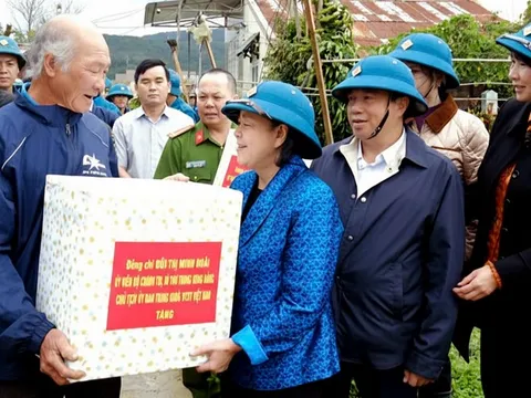 Chủ tịch Ủy ban Trung ương MTTQ Việt Nam thăm, động viên dân vùng lũ Lâm Đồng