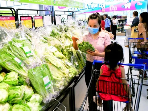 Bình ổn giá rau củ, thực phẩm dù áp lực mưa lũ