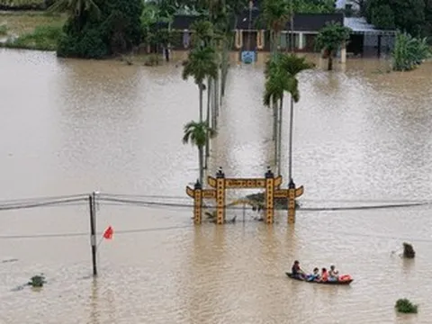 'Nước dâng quá dữ dội, người lớn tuổi nhất cũng chưa từng chứng kiến'