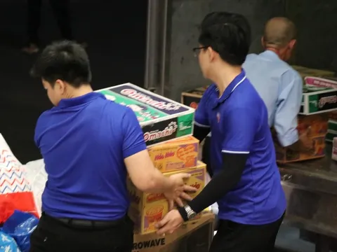 TPHCM: Đêm không ngủ vì miền Trung thân yêu