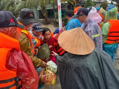 Mưa lớn ở miền Trung còn kéo dài, lũ trên các sông diễn biến thế nào?
