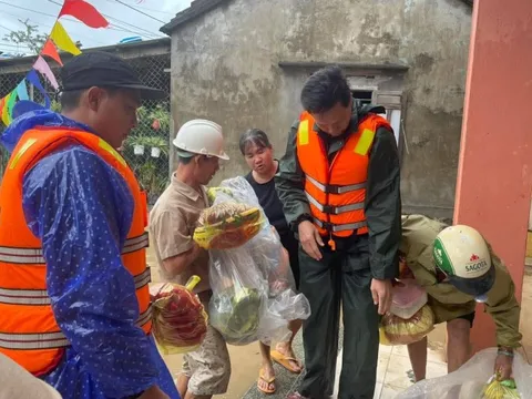 'Chiến dịch đặc biệt' của Quân khu 5 giúp bà con vùng lũ Quy Nhơn