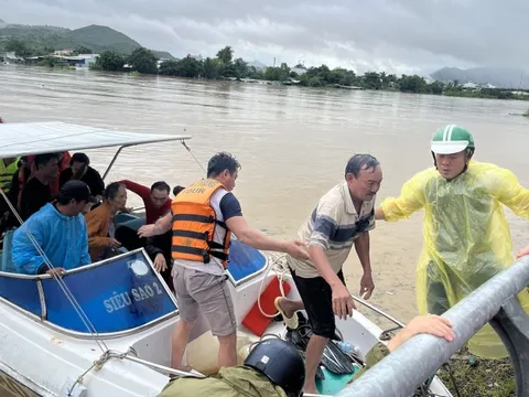 Miền Trung cần lắm những tấm lòng sẻ chia