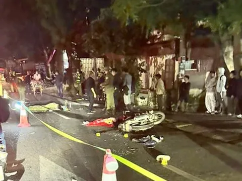 Xe máy va chạm với xe đầu kéo, 2 mẹ con tử vong