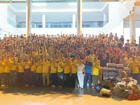 Mang sức trẻ TPHCM gửi gắm yêu thương đến đồng bào miền Trung