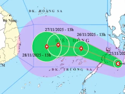 Áp thấp nhiệt đới di chuyển nhanh hơn, sắp mạnh thành bão giật tới cấp 12, hướng vào đâu?