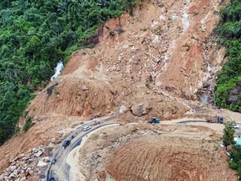 Khánh Hòa đề nghị quân đội hỗ trợ nổ mìn phá đá để sớm thông đèo Khánh Lê