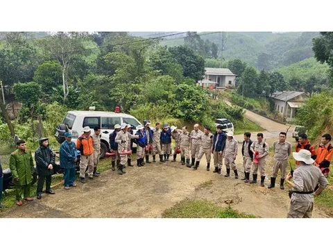 Sau mưa lũ lộ ra "thứ không muốn thấy"