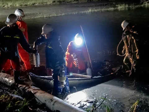 Mục tiêu đến hết ngày 26-11: Đóng điện cho toàn bộ khách hàng vùng lũ Phú Yên