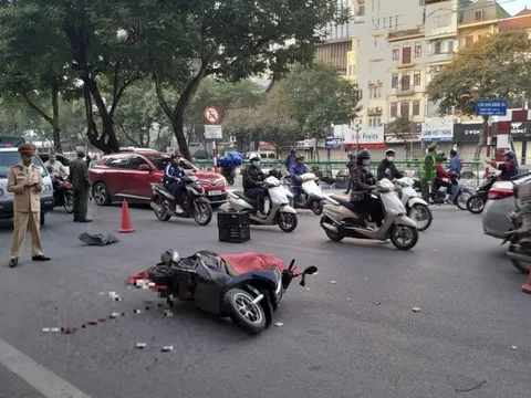 Va chạm với xe khách, nữ sinh viên đi xe máy tử vong