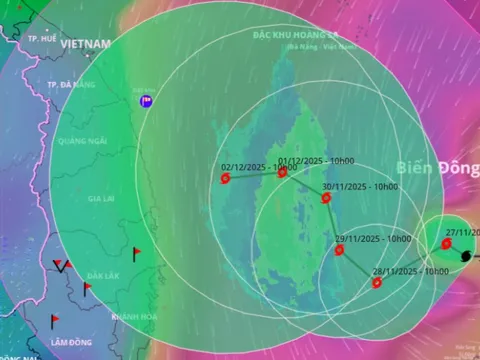 Bão số 15 dự báo đổi hướng liên tục, luẩn quẩn nhiều ngày trên biển