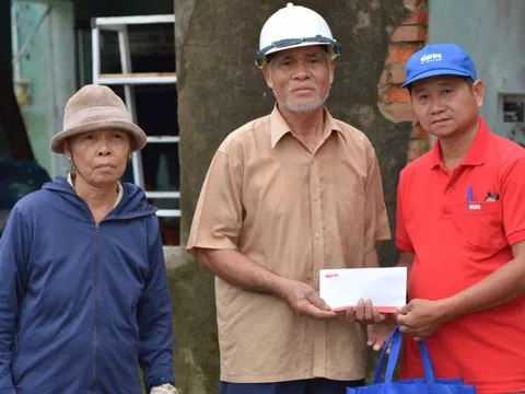 Bác sĩ, chị ve chai, bác hưu trí, cô sinh viên... đồng lòng hướng về miền Trung