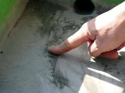 Người dân Thanh Hóa bất an vì bụi đen phủ kín nhà cửa, không khí ngột ngạt