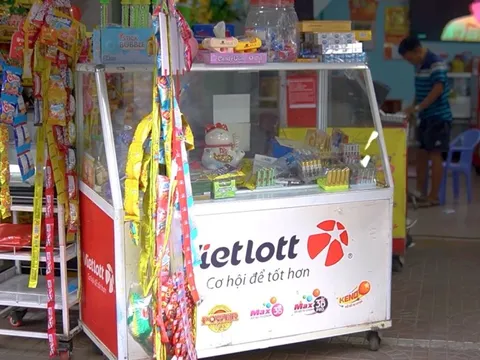 'Bán kèm xổ số giúp chủ tiệm tạp hóa kinh doanh tốt hơn'