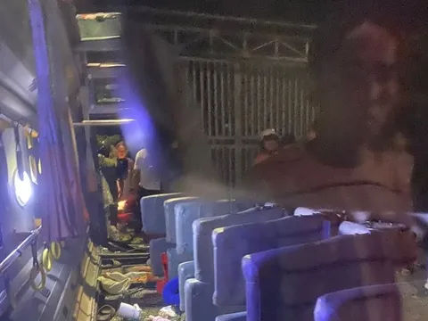 Điều tra vụ lật xe chở công nhân ở Tây Ninh, 10 người nhập viện