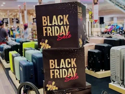 Black Friday 2025: Cửa hàng giảm giá "sập sàn", khách mua vẫn dửng dưng, thưa thớt