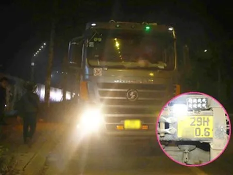 Biển số kiểu 'càng nhìn càng mất dấu', tài xế đổ lỗi cho nhà sản xuất