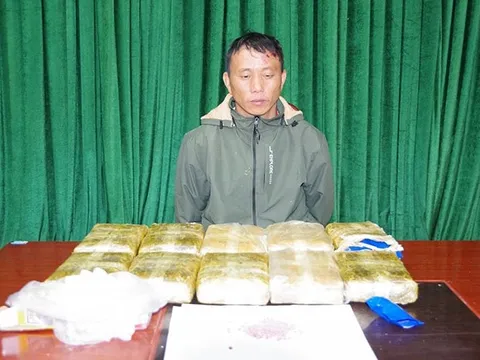 Mang 60.000 viên ma túy tổng hợp đi bán, người đàn ông bị bắt