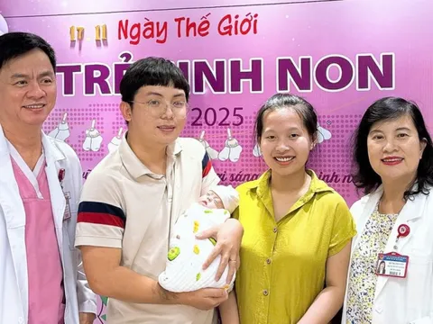 Kỳ tích tại Bệnh viện Hùng Vương: Cứu sống bé gái sinh non 23 tuần, nặng 640 gram