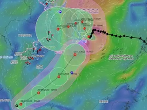 Áp thấp nhiệt đới hiếm gặp sắp vào Biển Đông, hướng lên tâm bão số 15 Koto