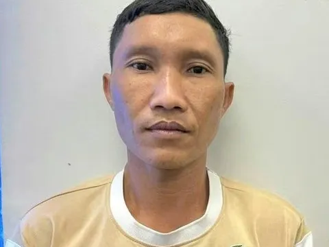 Bắt đối tượng vờ mua gà rán để cướp dây chuyền vàng