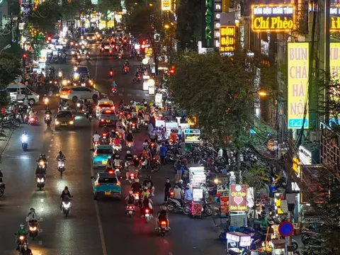 TP.HCM: Chủ tịch phường, xã chịu trách nhiệm nếu vỉa hè bị lấn chiếm