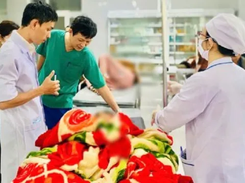 13 học sinh nhập viện sau vụ xe công nông trôi dốc mất kiểm soát