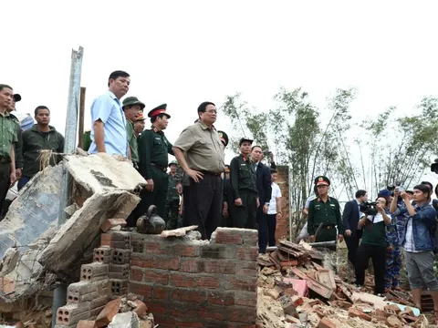 Thủ tướng yêu cầu mở 'chiến dịch Quang Trung' dựng lại nhà cửa cho dân vùng lũ