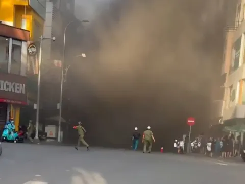 Cháy lớn hầm xe thẩm mỹ viện ở phường Bàn Cờ