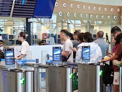 Từ 1-12, hành khách không ký gửi hành lý phải làm thủ tục bằng VNeID hoặc kiosk