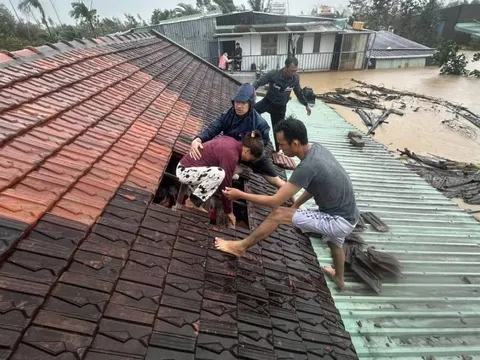 Thủ tướng phát động "Chiến dịch Quang Trung" thần tốc xây lại nhà cho người dân miền Trung