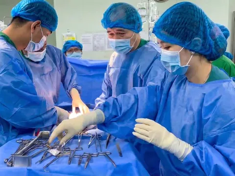 Bé trai 36 tuần, chào đời sớm 'bất đắc dĩ' đã cai máy thở