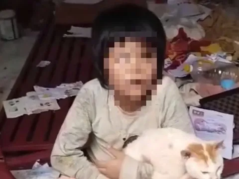 Chia sẻ nhói lòng của người dượng về 2 cháu bé bị xích, nhốt