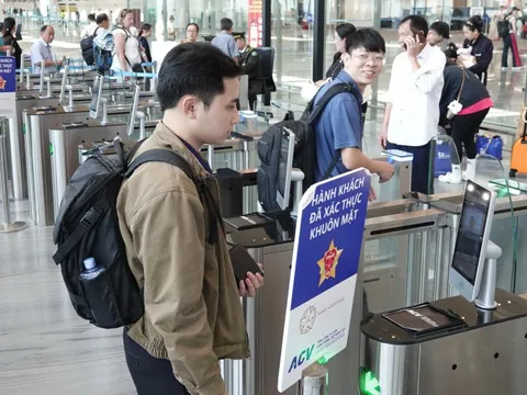 Bay thời công nghệ