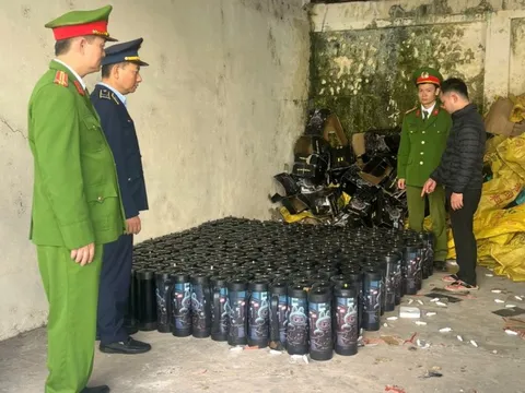 Bắt quả tang nam thanh niên gom số lượng lớn khí cười để... "khởi nghiệp"