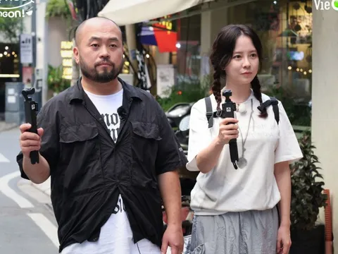 "Mợ ngố" Song Ji-hyo du hí TP HCM, sốc khi ăn trứng vịt lộn