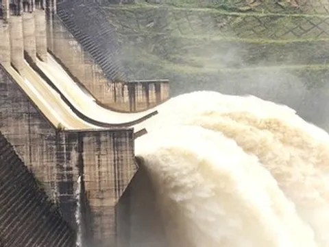 Đà Nẵng lý giải đề xuất thay từ 'xả lũ' bằng 'vận hành điều tiết qua tràn xả sâu'