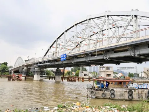 Cầu Tân Thuận 1 cấm xe lớn từ 6-12, lộ trình thay thế ra sao?