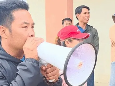 Trưởng thôn đi chân đất gây ấn tượng: Đọc vanh vách tên 800 hộ, nhớ mặt 3.000 dân